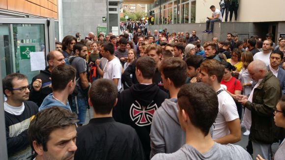 Moment del recompte de vots de l'1-O a la ZEM de la Rambla del Celler