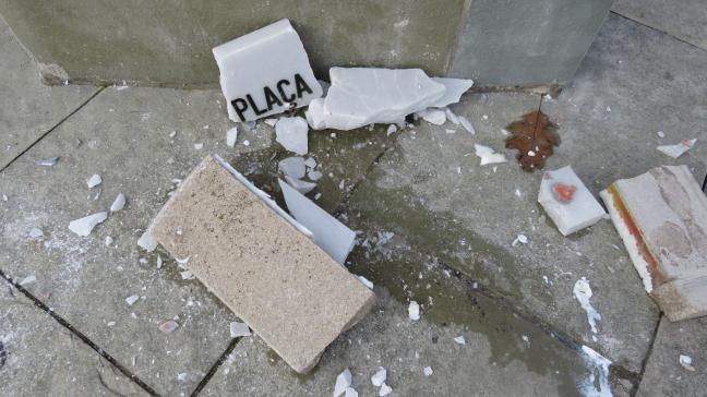 Trossos de la placa / Foto: Cugat.cat