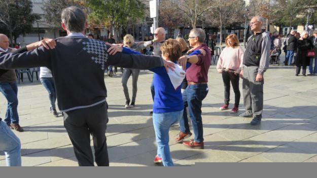 Hi ha qui no ha ballat però també ha gaudit de la jornada / Foto: Cugat.cat Hi ha qui no ha ballat però també ha gaudit de la jornada / Foto: Cugat.cat