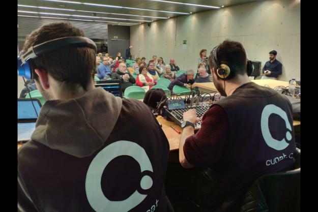 Desplegament tècnic per a l'edició especial del programa / Foto: Cugat.cat Desplegament tècnic per a l'edició especial del programa / Foto: Cugat.cat