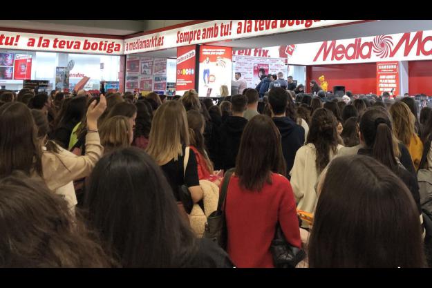Més de 500 persones han assistit a la signatura / Foto: Cugat.cat Més de 500 persones han assistit a la signatura / Foto: Cugat.cat