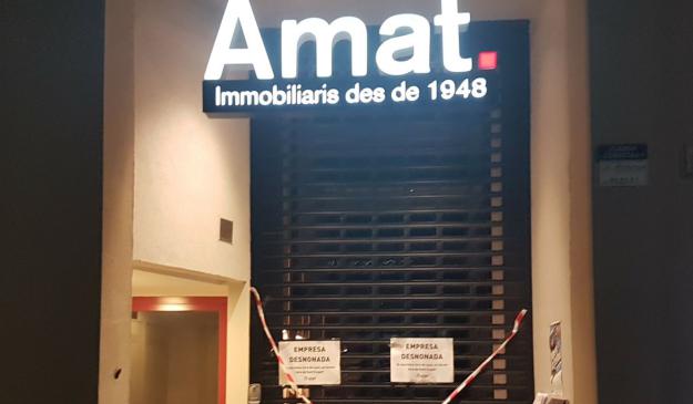 Amat ha estat l'altra immobiliària que ha aparegut precintada/ Foto: Arran Sant Cugat Amat ha estat l'altra immobiliària que ha aparegut precintada / Foto: Arran Sant Cugat