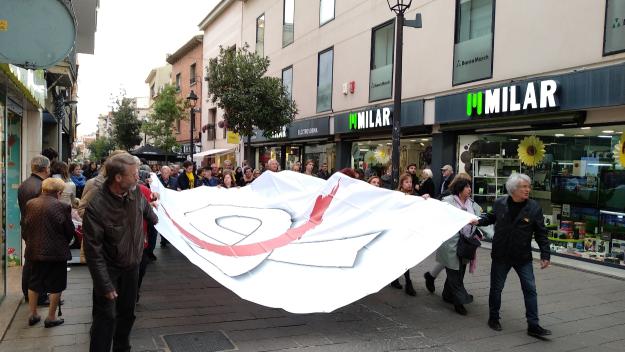Els participants han portat una pancarta fins a Octavi / Foto:Cugat.cat