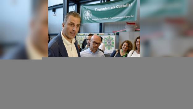 El Secretari General de VOX, Javier Ortega Smith, ha votat a la sala Canigó / Foto: TOT Sant Cugat / Bernat Millet El Secretari General de VOX, Javier Ortega Smith, ha votat a la sala Canigó / Foto: TOT Sant Cugat / Bernat Millet