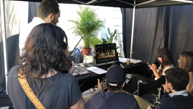 Responsables del rodatge mirant el monitor / Foto: Cugat Mdia