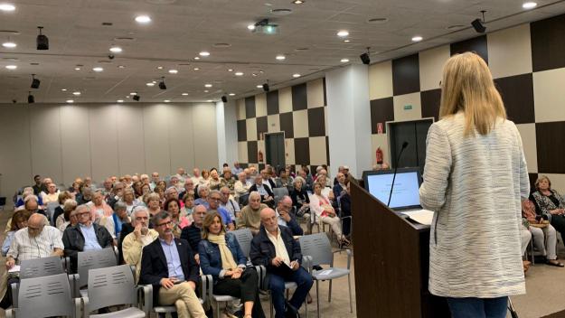 Mireia Ingla durant la conferència / Foto: Cugat Mèdia