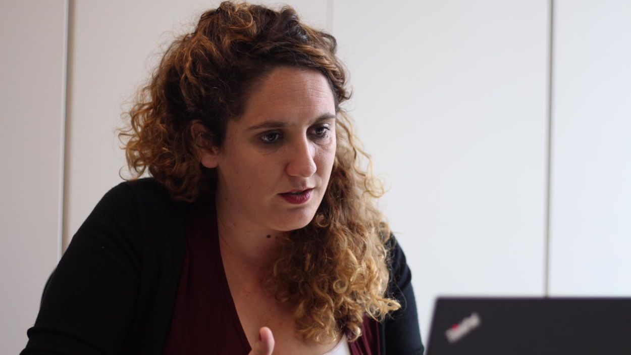 La tinenta d'alcaldia de Drets Socials, Núria Gibert, en roda de premsa telemàtica / Foto: Ajuntament de Sant Cugat