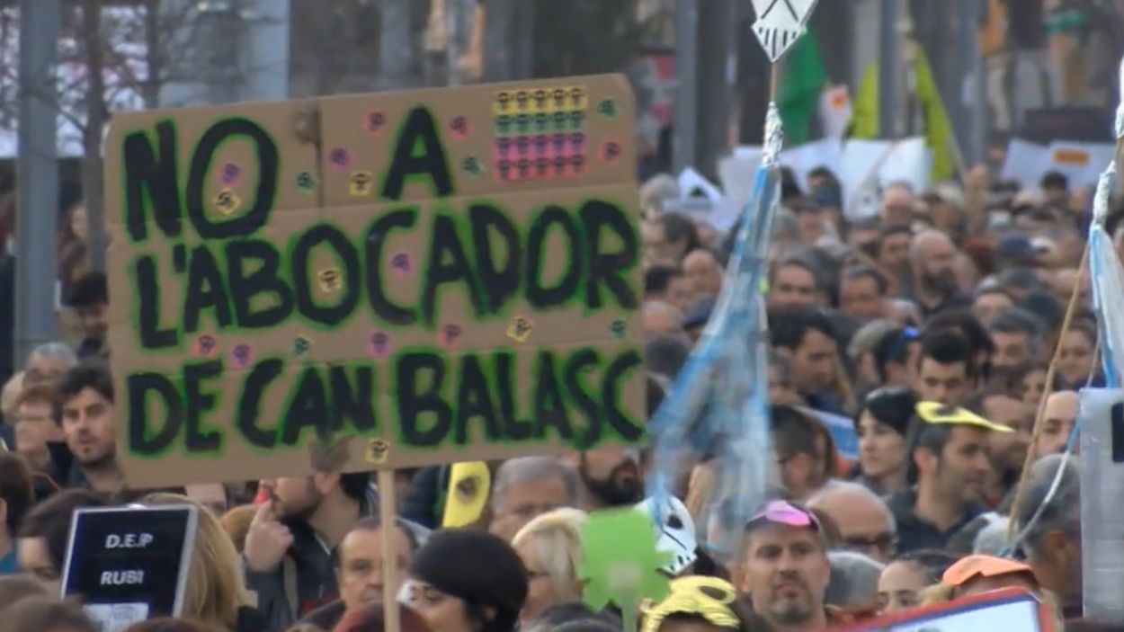 Imatge d'arxiu d'una manifestació contra l'abocador / Foto: Cugat Mèdia
