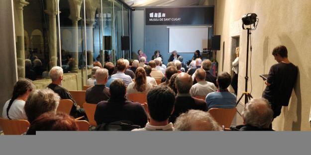La xerrada ha tingut lloc al Claustre del Monestir / Foto: Cugat Mèdia