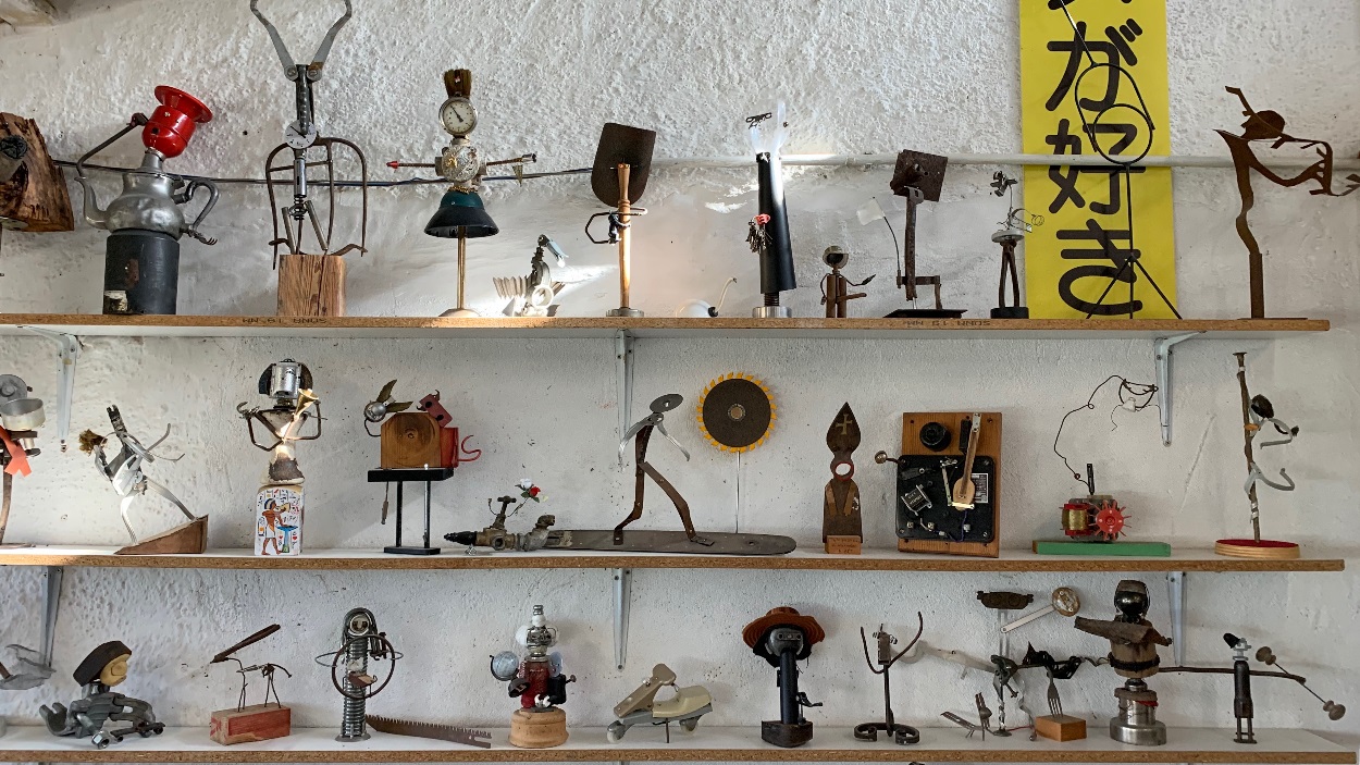 Ignasi Foj converteix les deixalles en obres d'art / Foto: Cugat Mèdia