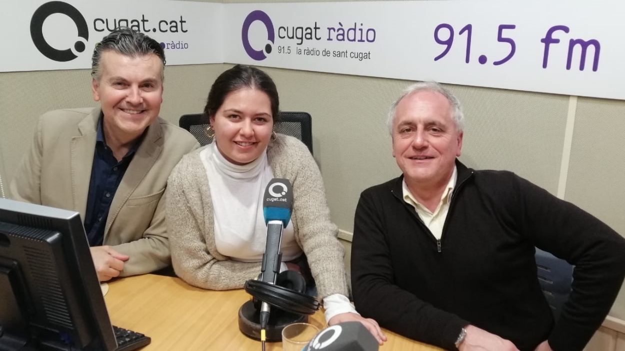 Ramon Gener amb Anabel Piñar i Lluís Cabal a l'estudi Ramon Barnils de Ràdio Sant Cugat / Foto: Cugat Mèdia