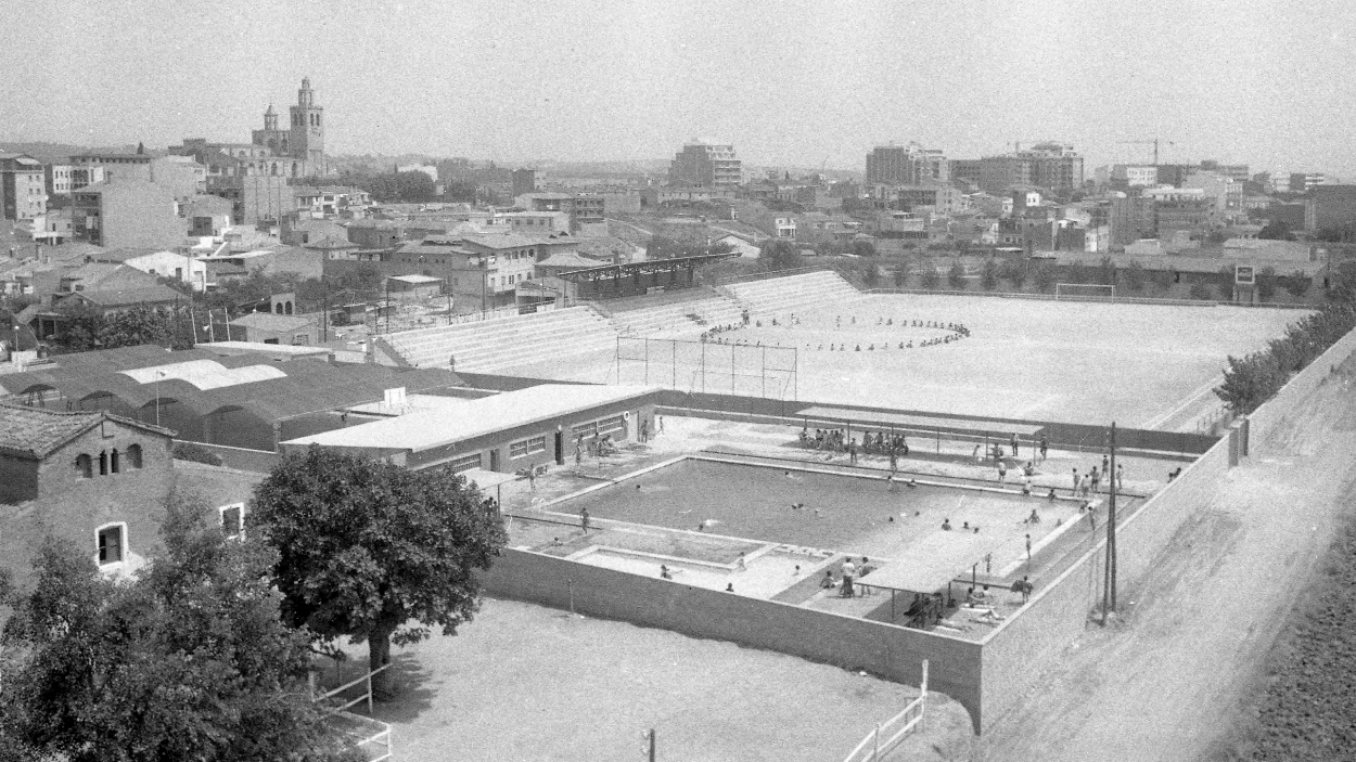 La masia que apareix a l'esquerra al 1970 és on està ubicada ara la rambla Jaume Sàbat / Foto: Fons Cabanas (fotògrafs). AMSCV