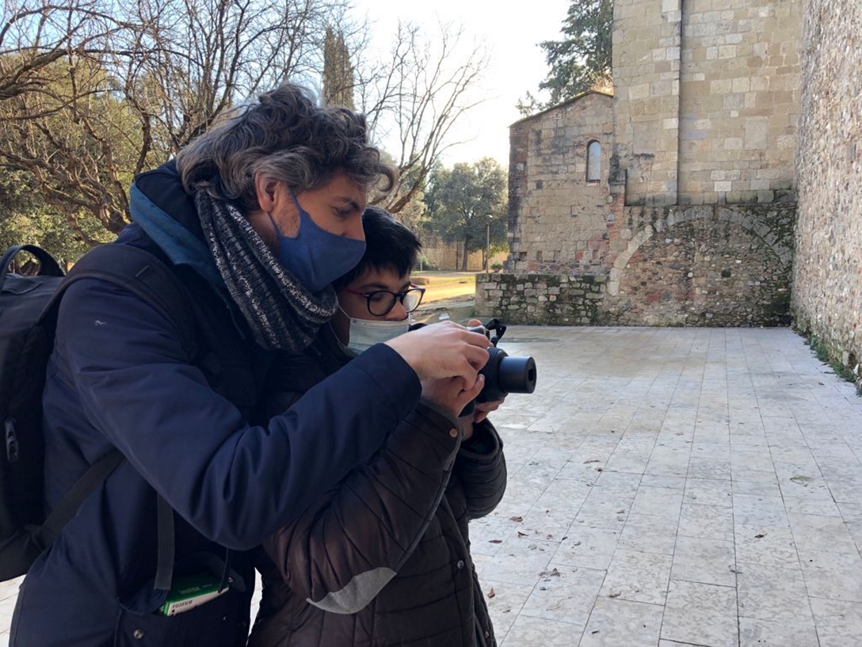 El fotògraf Bernat Millet amb un dels usuaris del Catalònia / Foto: Fundació Catalònia