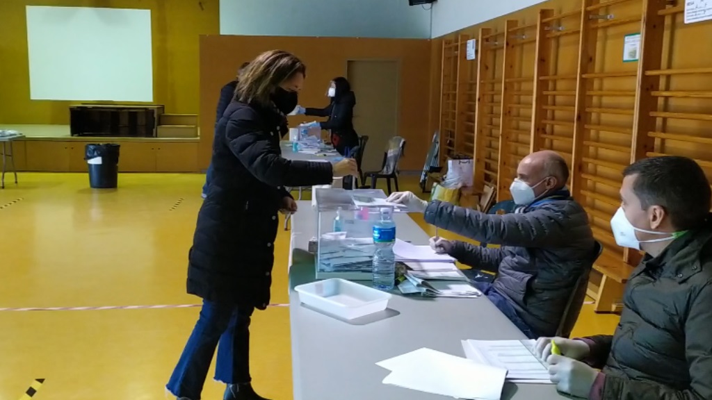 Mireia Canals, candidata número 5 del PDeCAT per Barcelona, ha votat a l'escola l'Olivera / Foto: Cugat Mèdia