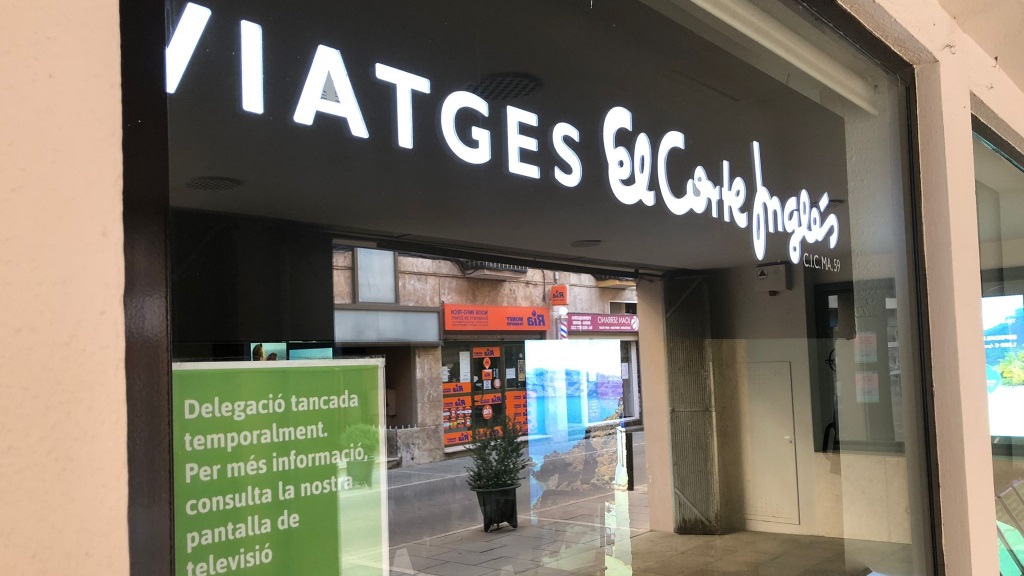 L'agència Viatges El Corte Inglés està tancada des de l'octubre de 2020 / Foto: Cugat Mèdia
